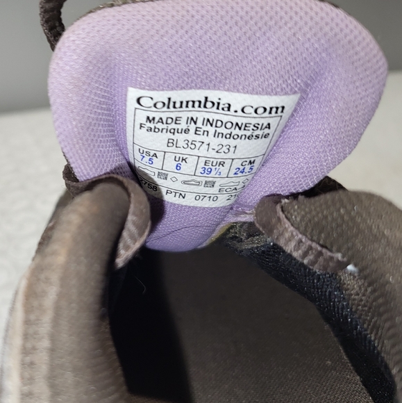 Women's Columbia Hiking Boots - Picture 9 of 10